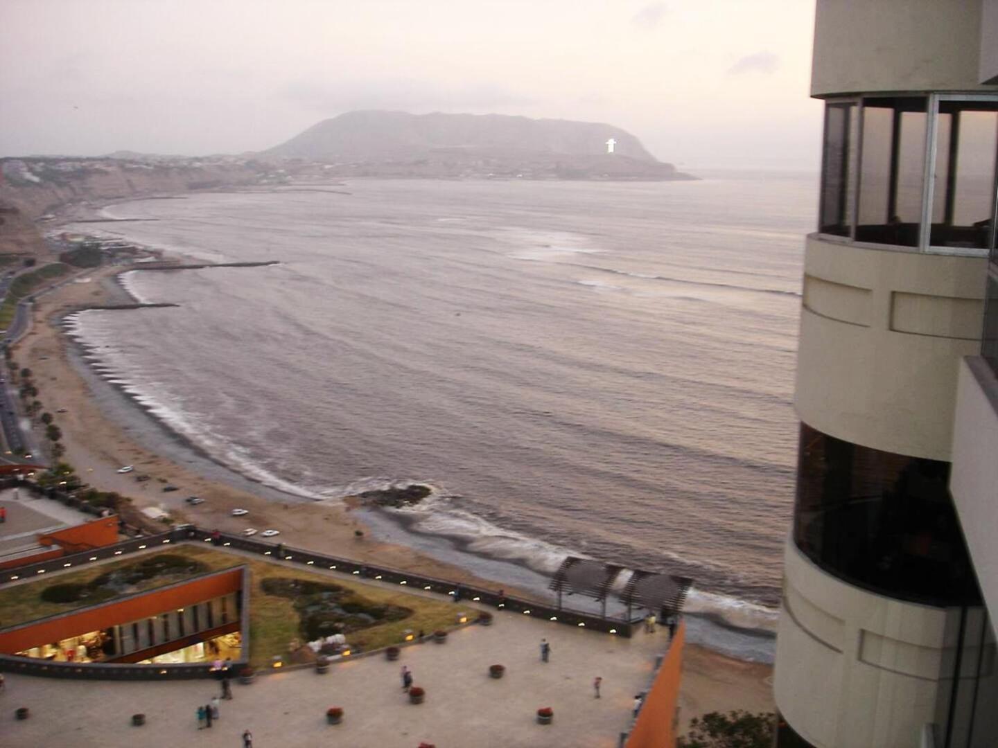 Oceanfront Miraflores Larcomar Next To Marriott Lima Buitenkant foto